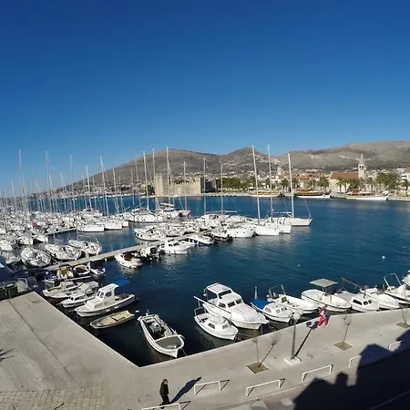 Parcina Апартаменти Трогір